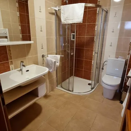 佩西恩罗德尔酒店 波杰布拉迪